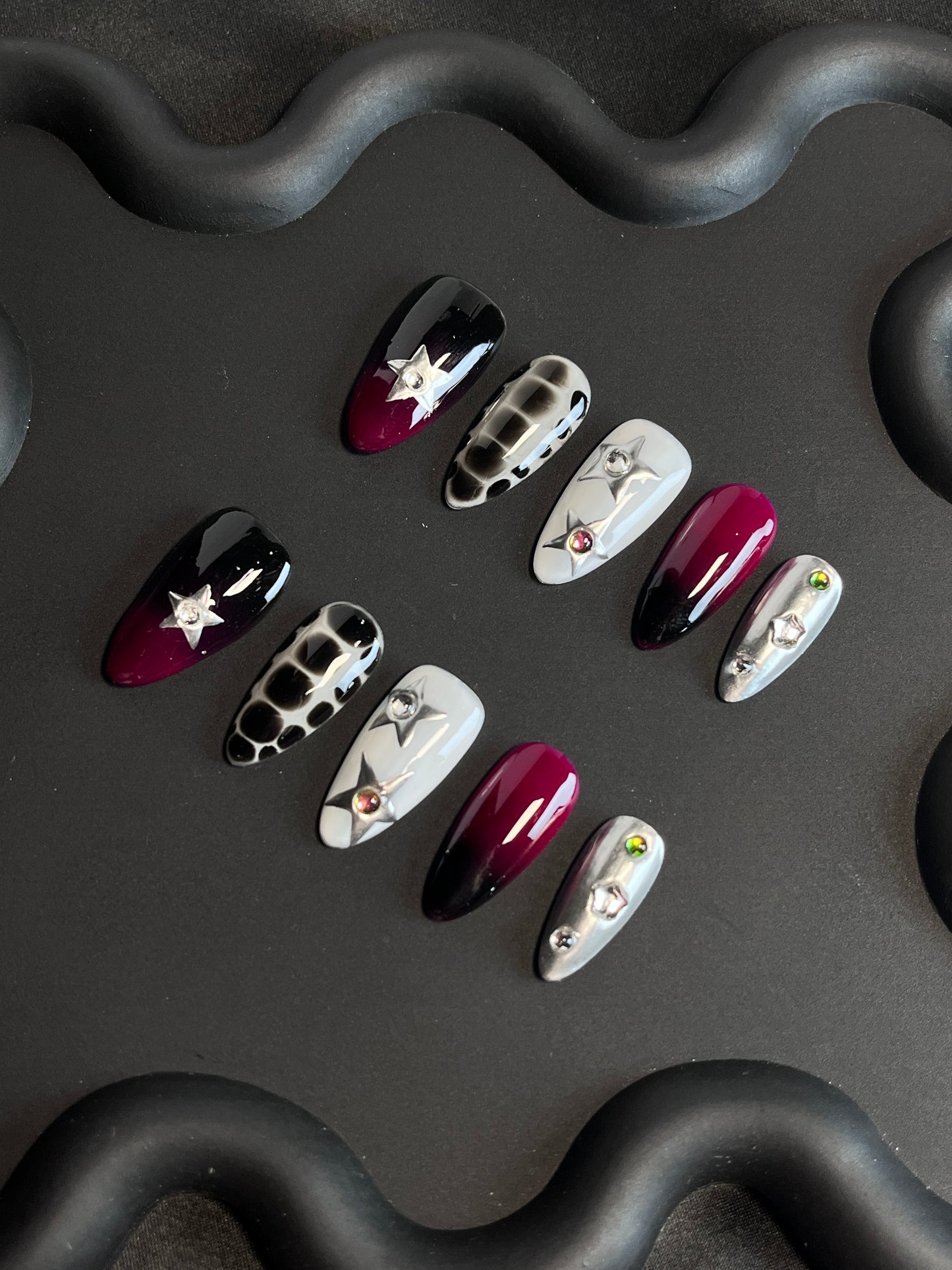 Star Crocodile Almond Burgundy Ombre Nails